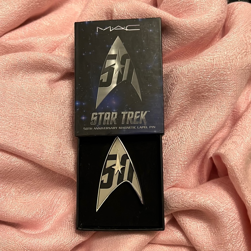 MAC COSMETICS STAR TREK EMPLOYEE MAGNET